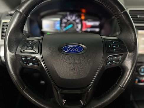 Used 2016 Ford Explorer XLT w/ Equipment Group 202A AWD/4WD image 10
