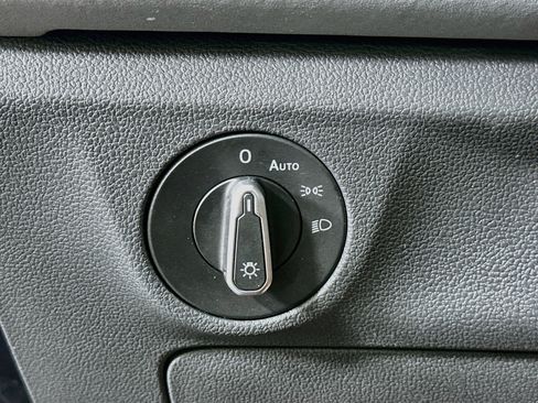 Used 2025 Volkswagen Jetta SE FWD image 17