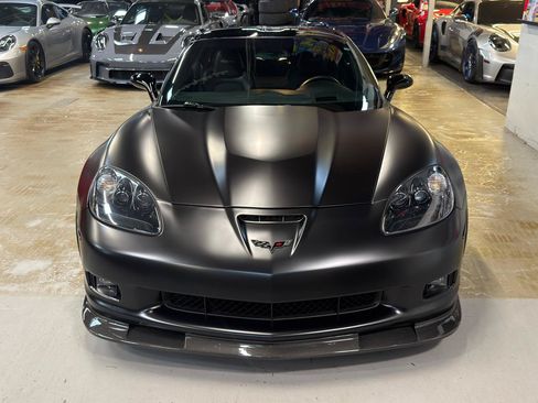 Used 2013 Chevrolet Corvette Z06 w/ 3LZ Preferred Equipment Group RWD image 3