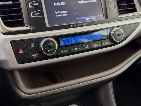 Used 2018 Toyota Highlander Plus AWD/4WD image 15