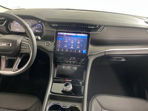 Used 2023 Jeep Grand Cherokee Limited RWD image 21