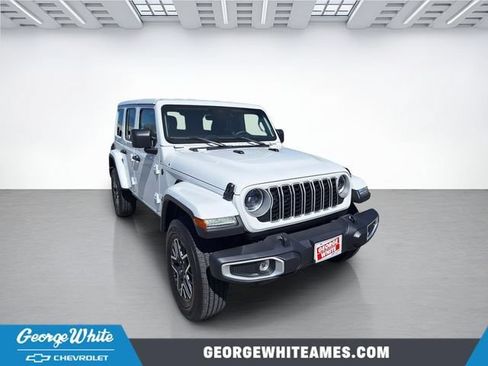 Used 2025 Jeep Wrangler Unlimited Sahara AWD/4WD image 1