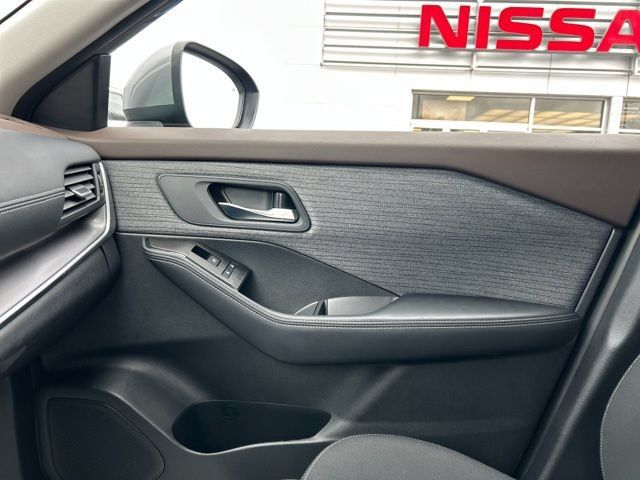 Used 2023 Nissan Rogue SV AWD/4WD image 40