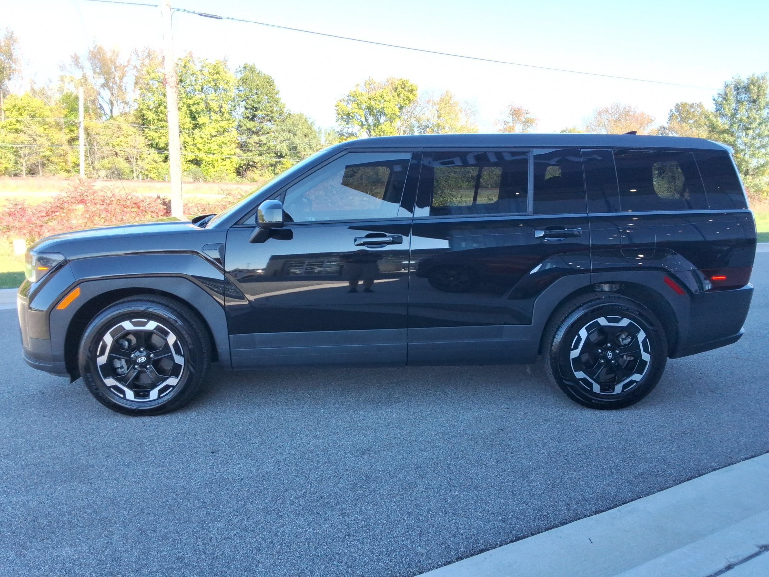 Used 2024 Hyundai Santa Fe SE AWD/4WD image 9
