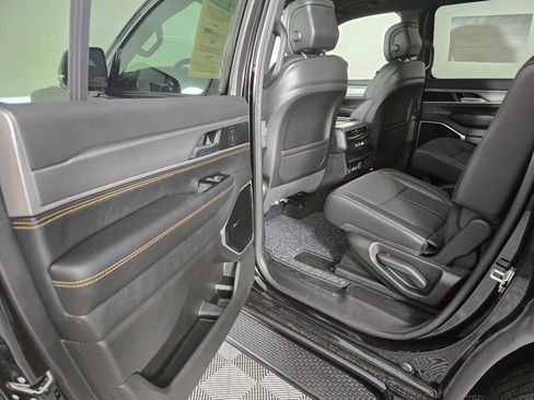 New 2026 Jeep Grand Wagoneer 4WD image 39