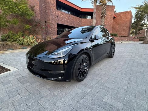Used 2023 Tesla Model Y Performance AWD/4WD image 3