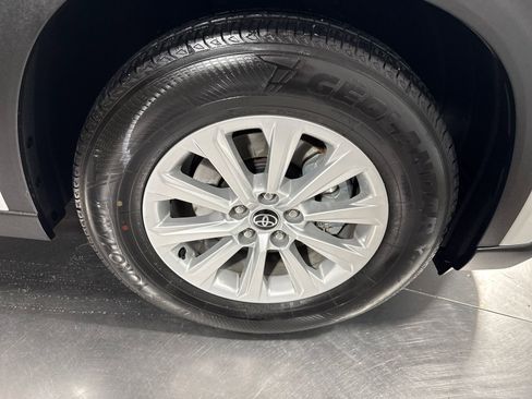 Used 2024 Toyota Grand Highlander XLE AWD/4WD image 9