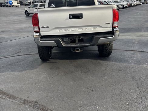 Used 2017 Toyota Tacoma SR5 image 3