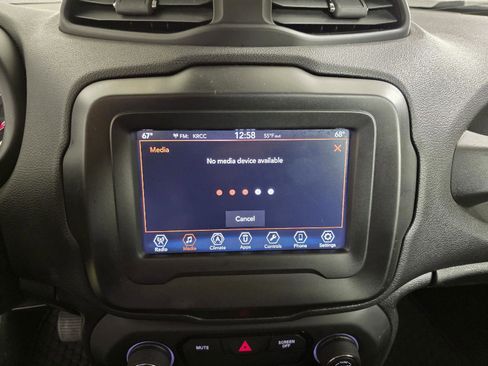 Used 2018 Jeep Renegade Latitude w/ Cold Weather Group image 38