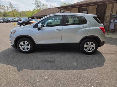 Used 2018 Chevrolet Trax LS FWD image 3