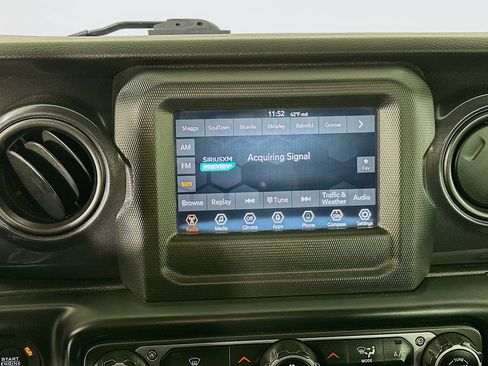 Used 2022 Jeep Gladiator Sport image 19