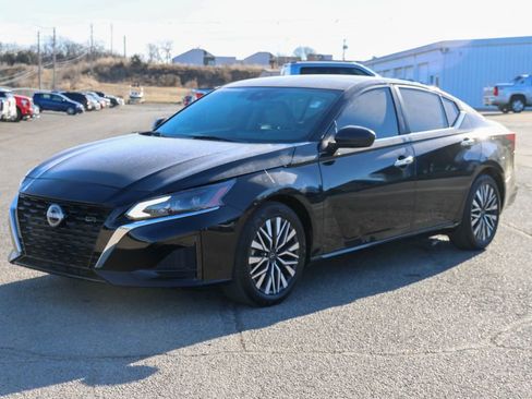 Used 2025 Nissan Altima 2.5 SV FWD image 6