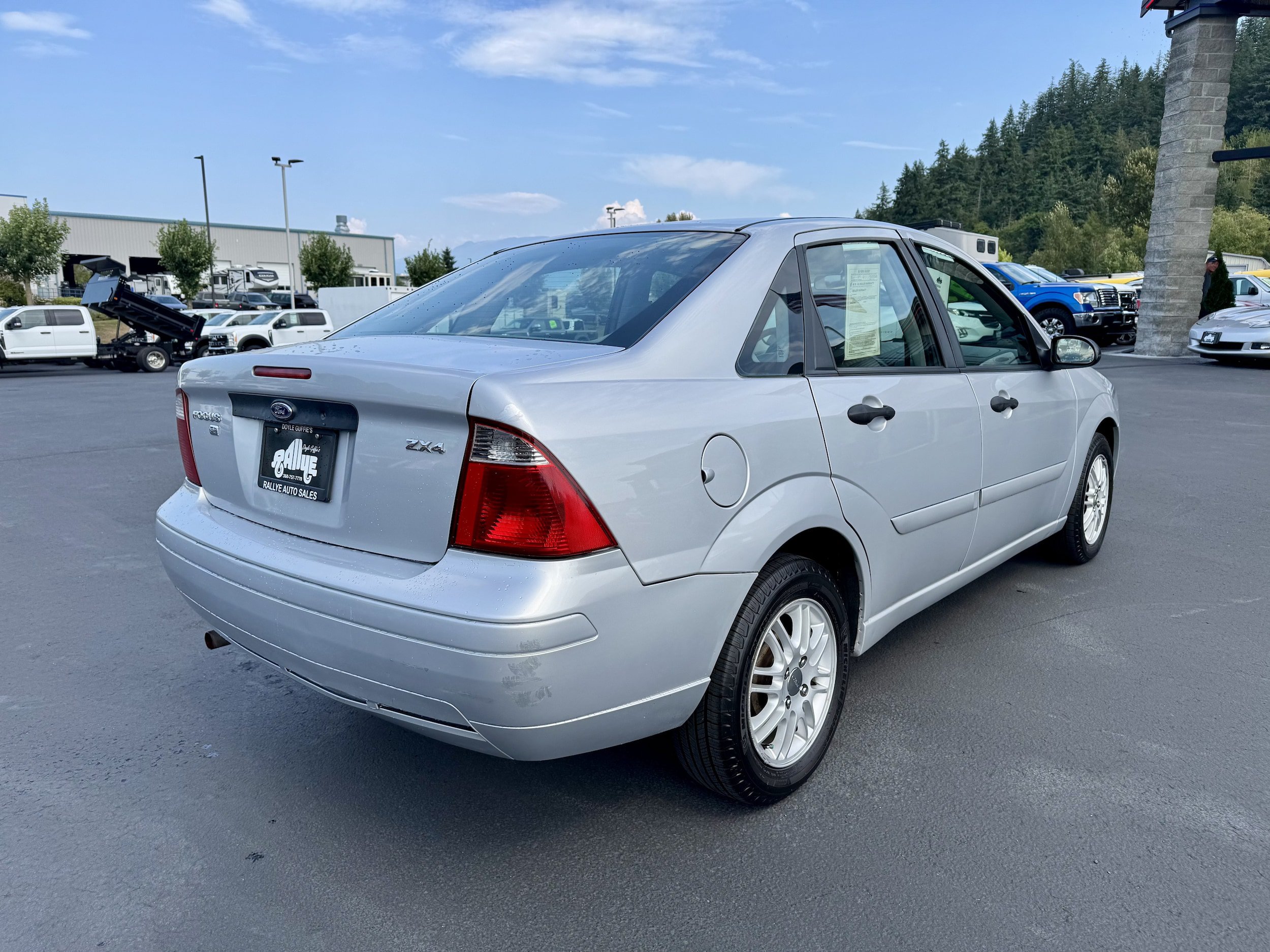 Used 2005 Ford Focus S FWD image 4