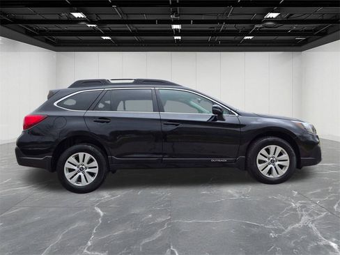 Used 2018 Subaru Outback 2.5i Premium image 6