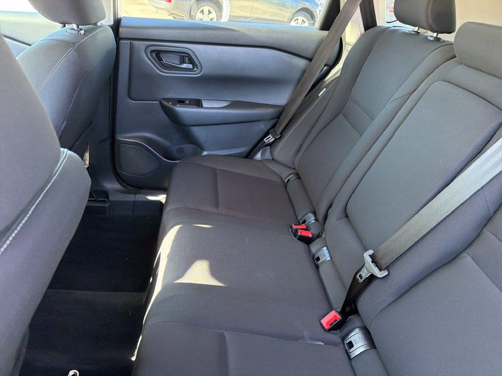 Used 2025 Nissan Rogue S AWD/4WD image 31