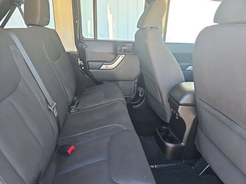 Used 2015 Jeep Wrangler Unlimited Sahara AWD/4WD image 10