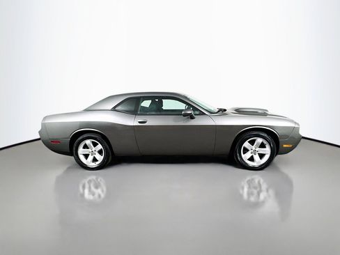Used 2011 Dodge Challenger SE image 6
