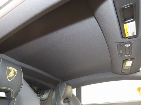 Used 2022 Lamborghini Huracan EVO image 11