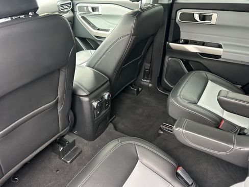 Certified 2022 Ford Explorer XLT w/ Equipment Group 202A image 4