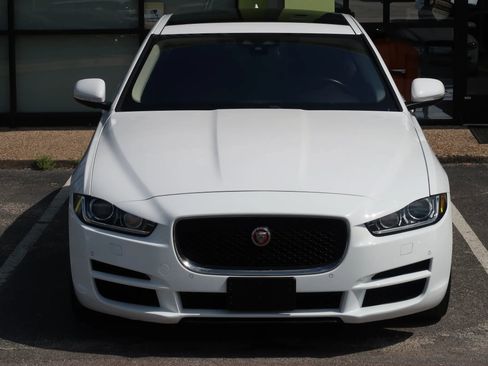 Used 2018 Jaguar XE Prestige image 3