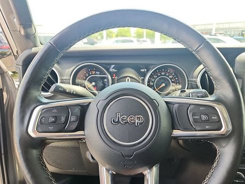 Used 2018 Jeep Wrangler Unlimited Sahara w/ Dual Top Group AWD/4WD image 19