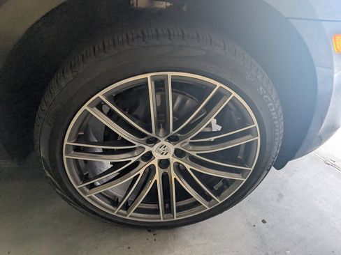 Used 2025 Porsche Macan image 18