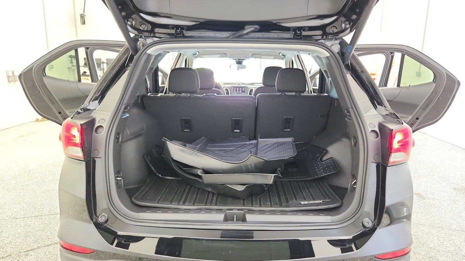 Used 2024 Chevrolet Equinox LT w/ LPO, Floor Liner Package FWD image 39