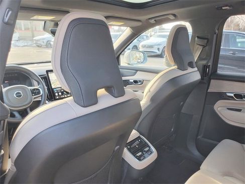 Used 2025 Volvo XC90 B6 Plus image 27