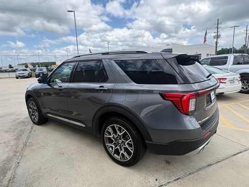 Used 2025 Ford Explorer Platinum w/ Ultimate Package AWD/4WD image 6