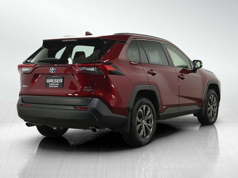 Used 2023 Toyota RAV4 XLE Premium AWD/4WD image 5