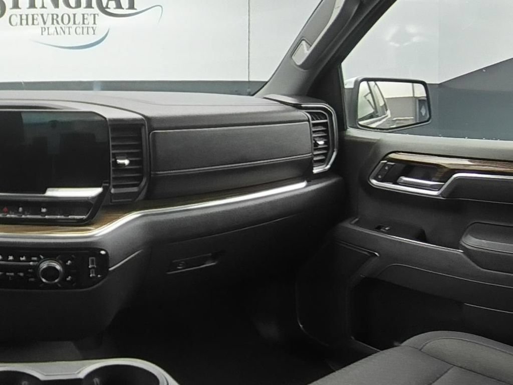 Used 2025 Chevrolet Silverado 1500 LT AWD/4WD image 15