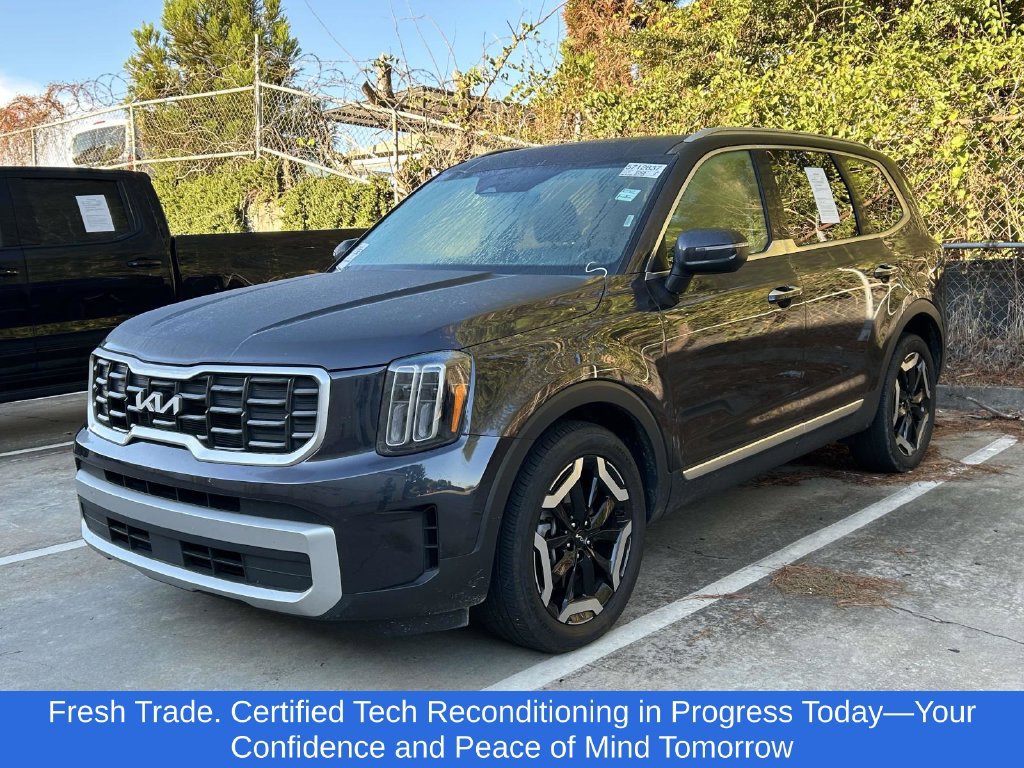 Used 2025 Kia Telluride S FWD image 3