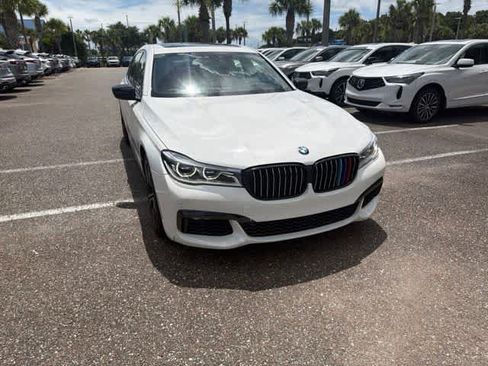 Used 2018 BMW 750i RWD image 10