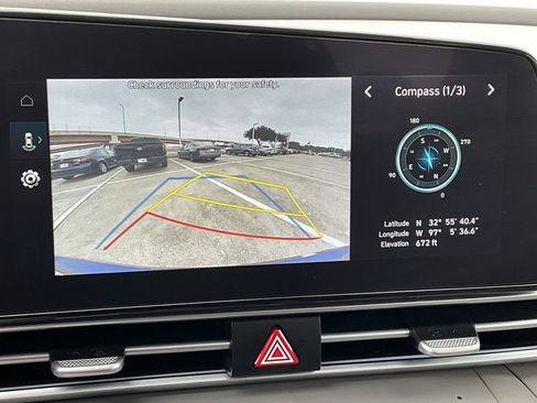 Used 2025 Hyundai Elantra SEL image 31