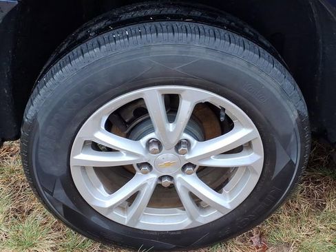 Used 2017 Chevrolet Equinox LT w/ Convenience Package image 8