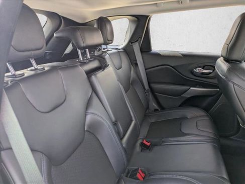 Used 2020 Jeep Cherokee Latitude Plus FWD image 16