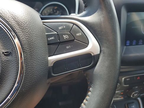 Certified 2018 Jeep Compass Latitude w/ Popular Equipment Group FWD image 19