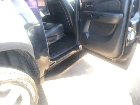 Used 2012 Chevrolet Suburban LT RWD image 16