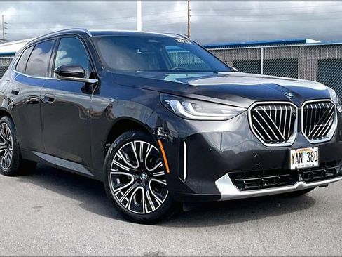 Used 2025 BMW X3 xDrive30i w/ Premium Package image 11