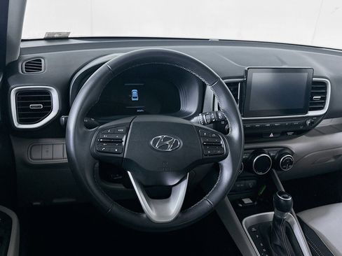 Used 2025 Hyundai Venue SEL FWD image 18