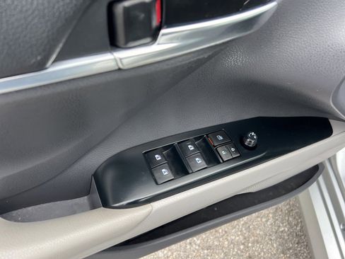 Used 2020 Toyota Camry LE image 21