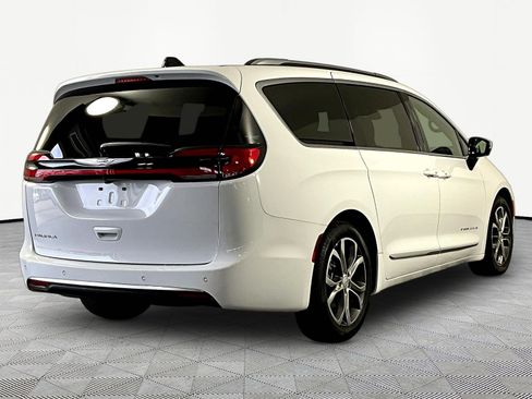 Used 2026 Chrysler Pacifica Pinnacle FWD image 6