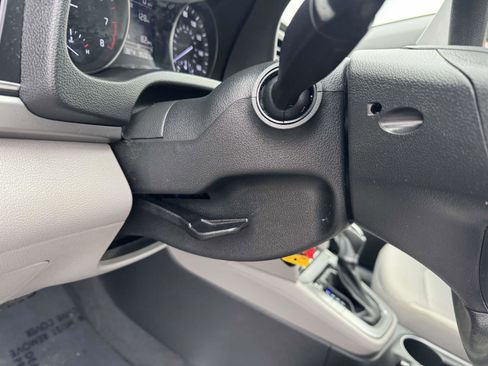 Used 2018 Hyundai Elantra SE image 21