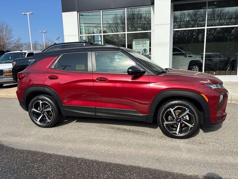 Used 2022 Chevrolet TrailBlazer RS w/ Sun and Liftgate Package image 2