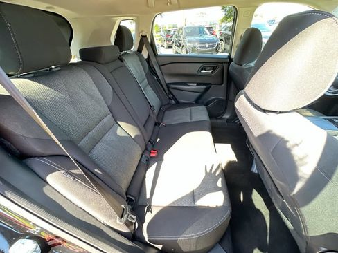 Used 2025 Nissan Rogue SV FWD image 25