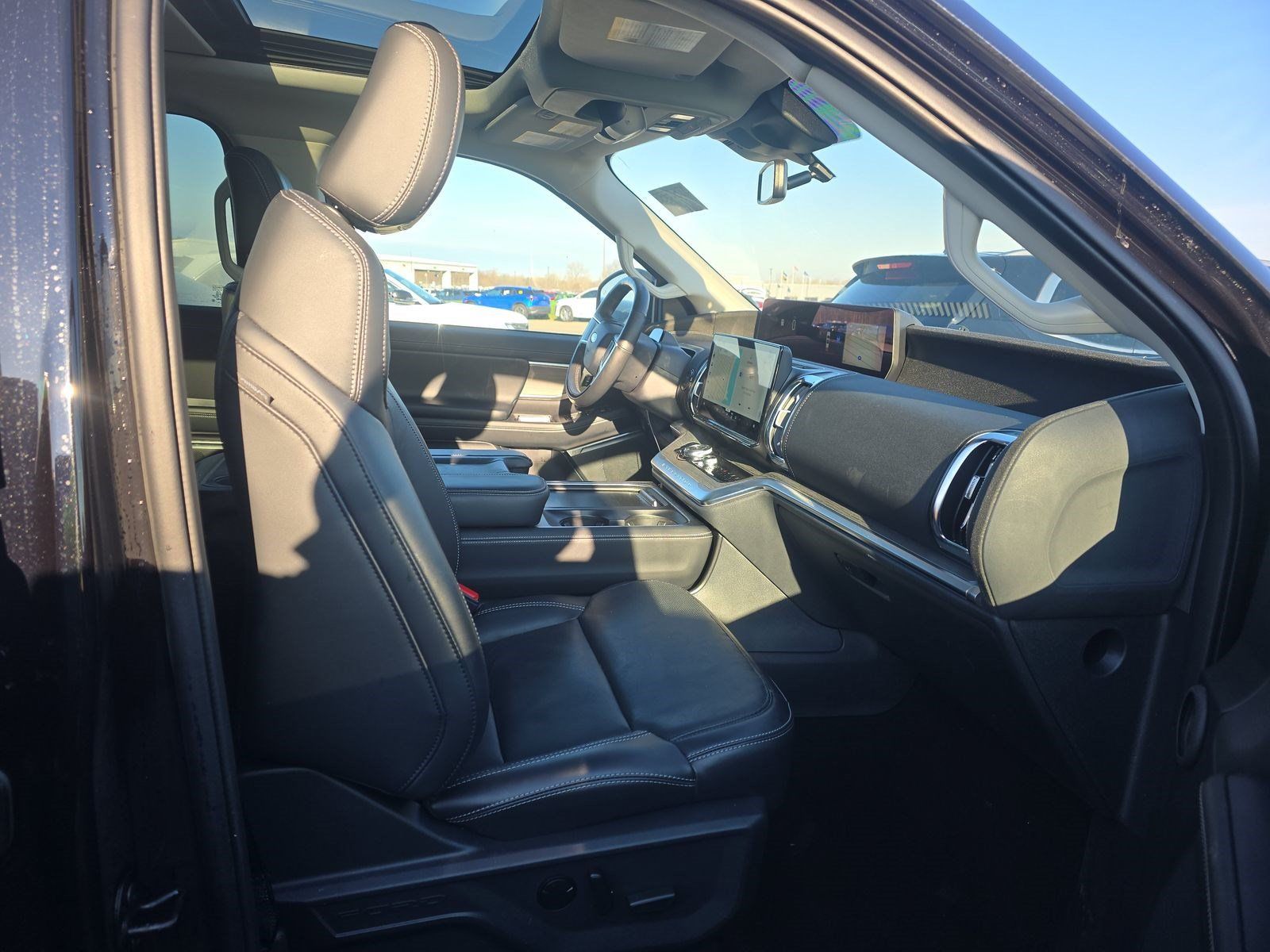 Used 2025 Ford Expedition Platinum AWD/4WD image 7