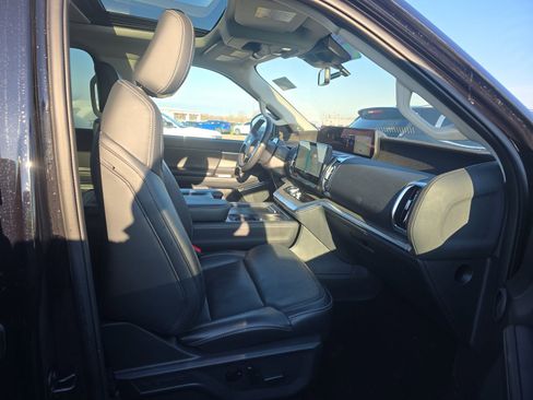 Used 2025 Ford Expedition Platinum AWD/4WD image 7