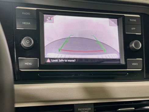 Used 2023 Volkswagen Jetta SE FWD image 13