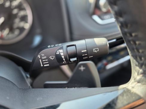Used 2023 Nissan Rogue SL FWD image 37