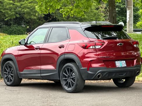 Used 2022 Chevrolet TrailBlazer RS w/ Sun and Liftgate Package FWD image 6